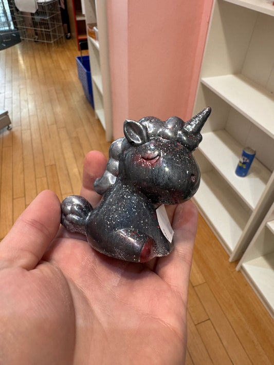 Einhorn schwarz glitzernd aus Epoxidharz